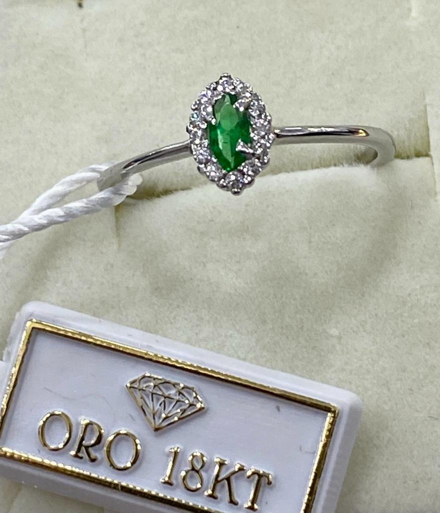 Anello 18Kt con pietra ovale