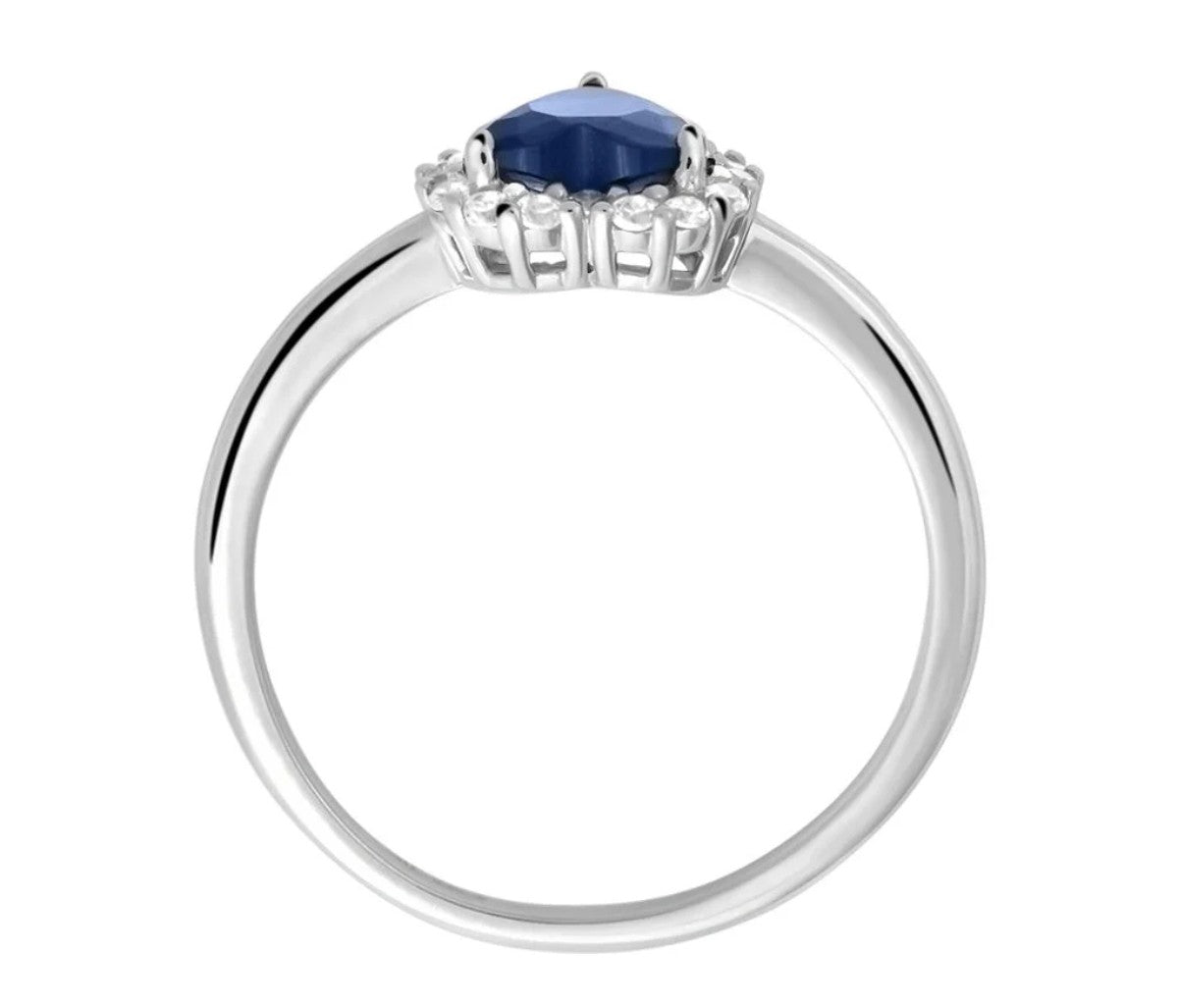 Anello Solitario Rettangolare Cubic Zirconia Verde Smeraldo contornato da Cubic Zirconia Bianchi Anello Solitario Rettangolare Cubic Zirconia Verde Smeraldo contornato da Cubic Zirconia Bianchi