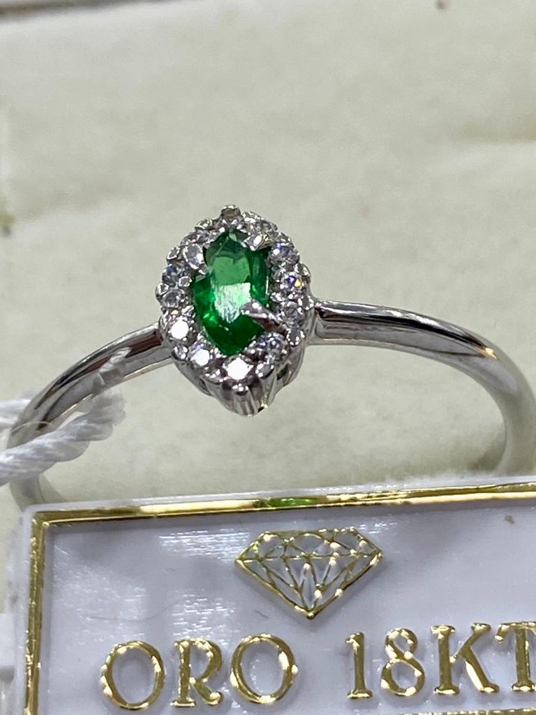 Anello 18Kt  con pietra ovale